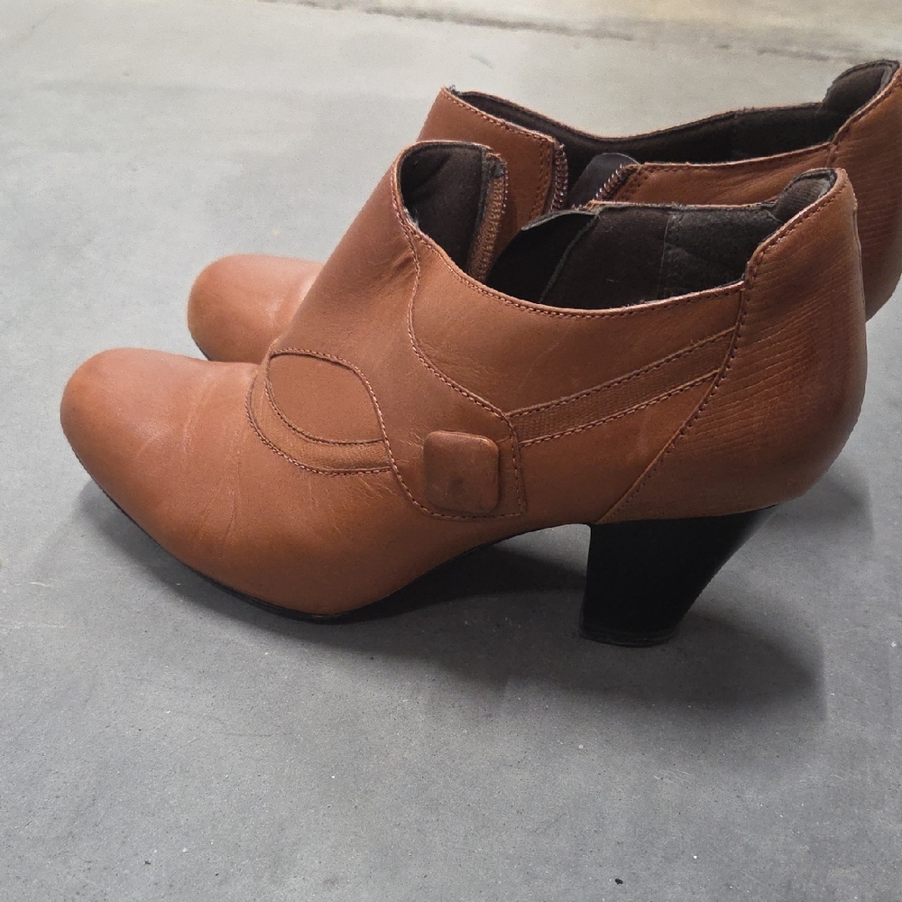 Clarks Tan Leather Ankle Booties with Block Heel